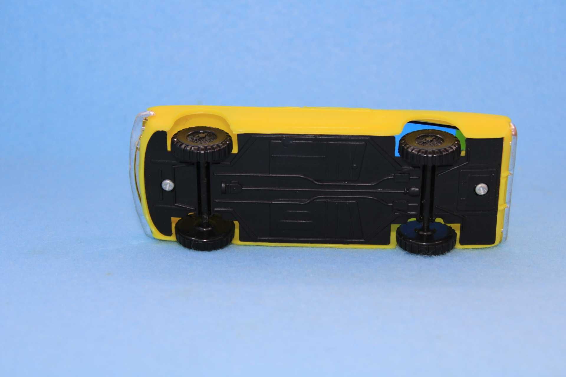 Miniatura de plástico Ford Mustang Fastback