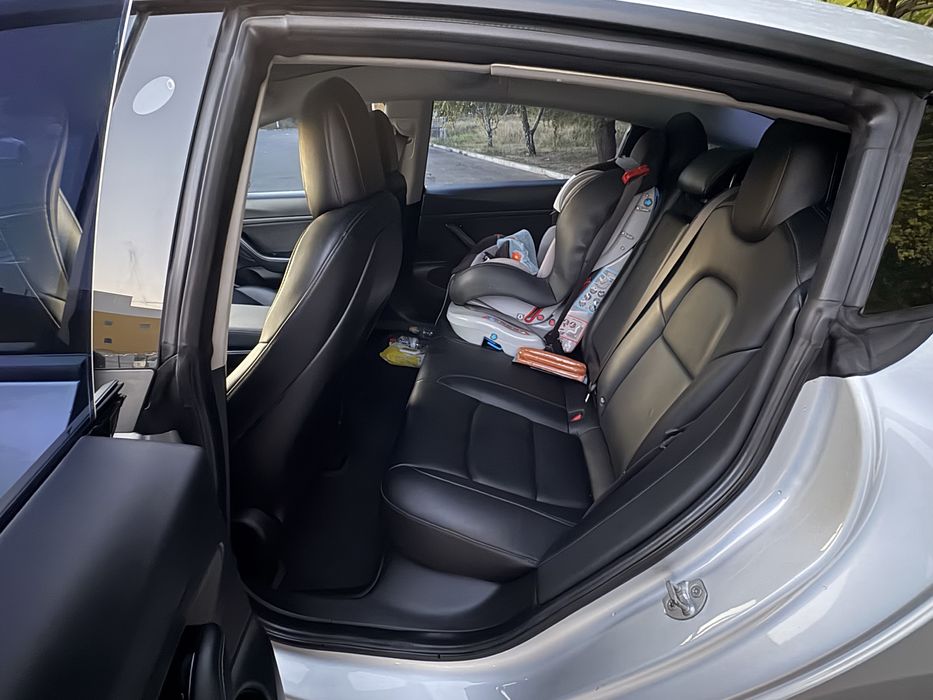 TESLA MODEL 3 В гарному станні