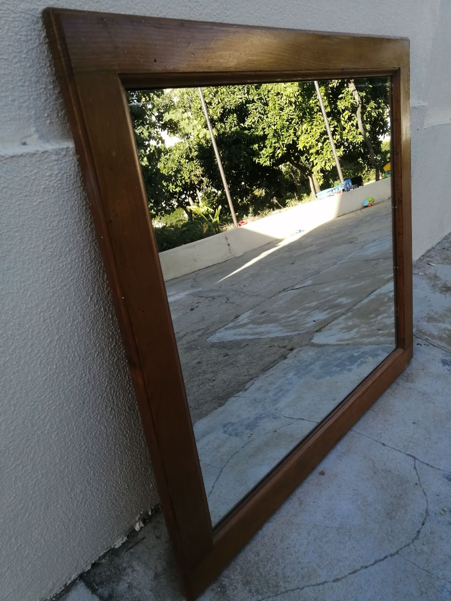 Espelho com Moldura de madeira