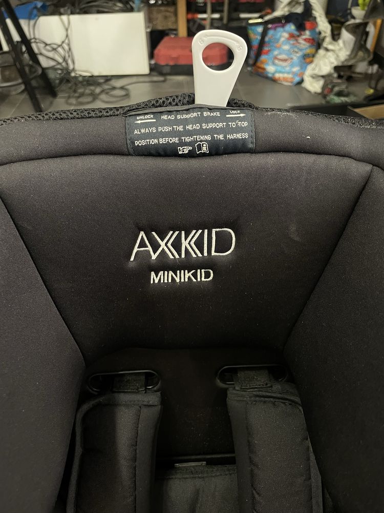 Fotelik Axkid Minikid 1.0 od 9 do 25kg RWF , na pasy