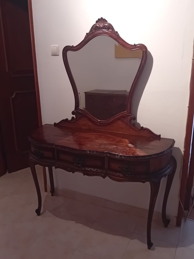 Toucador Antigo muito bem estimado
