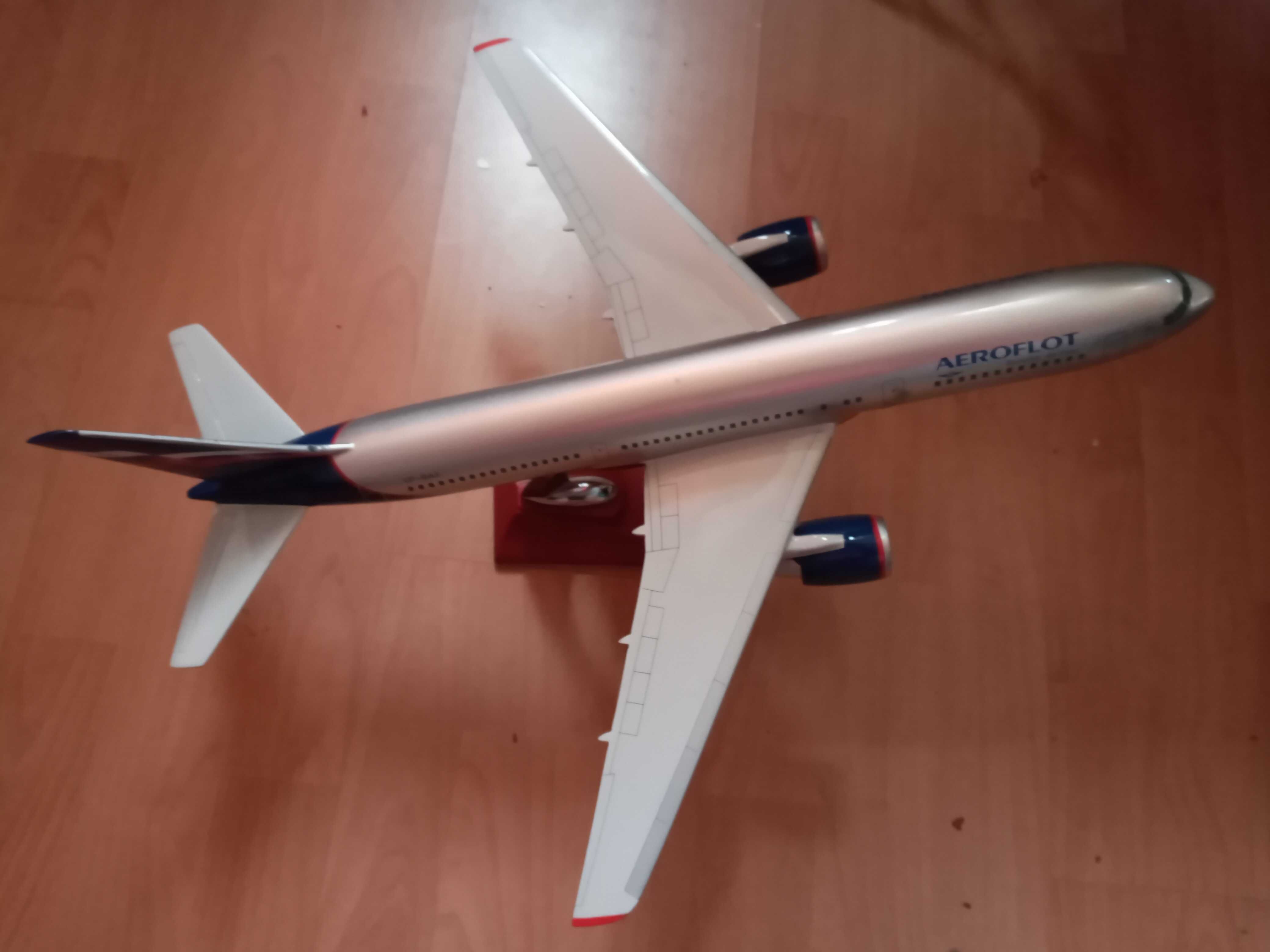 Модель самолета Boeing 767-300 Aeroflot Skyteam VP-BAX "А.Куприн" 47см