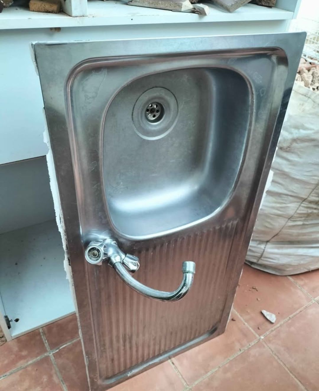 Lava loiça com torneira