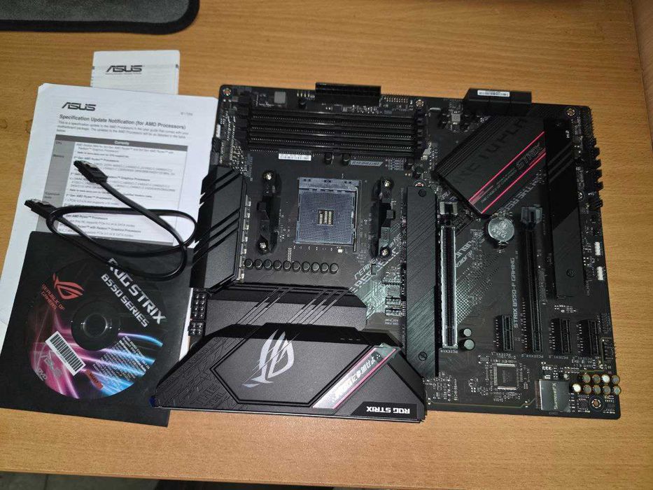 Материнська плата ASUS ROG Strix B550-F Gaming