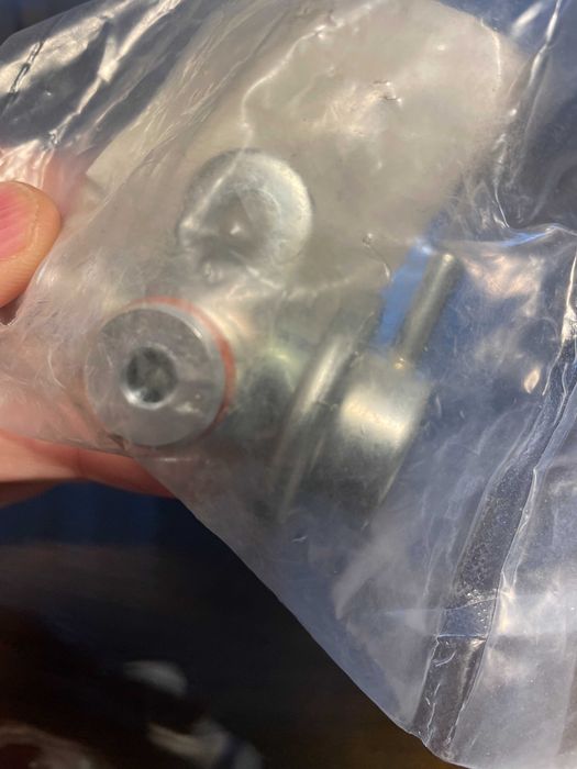 Регулятор давления топлива Ланос 1,6 оригинал GM