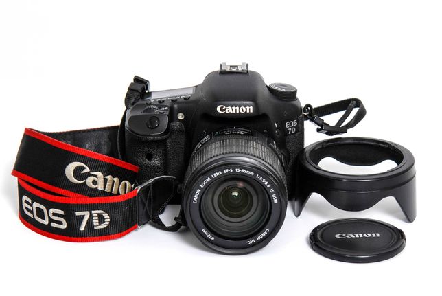 Máquina fotográfica CANON 7 D com OBJ. 15-85