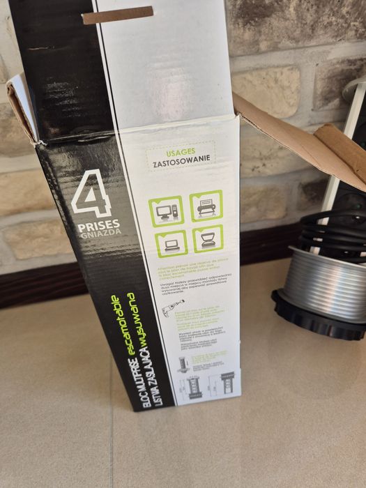 Listwa zasilająca wysuwana, blatowa