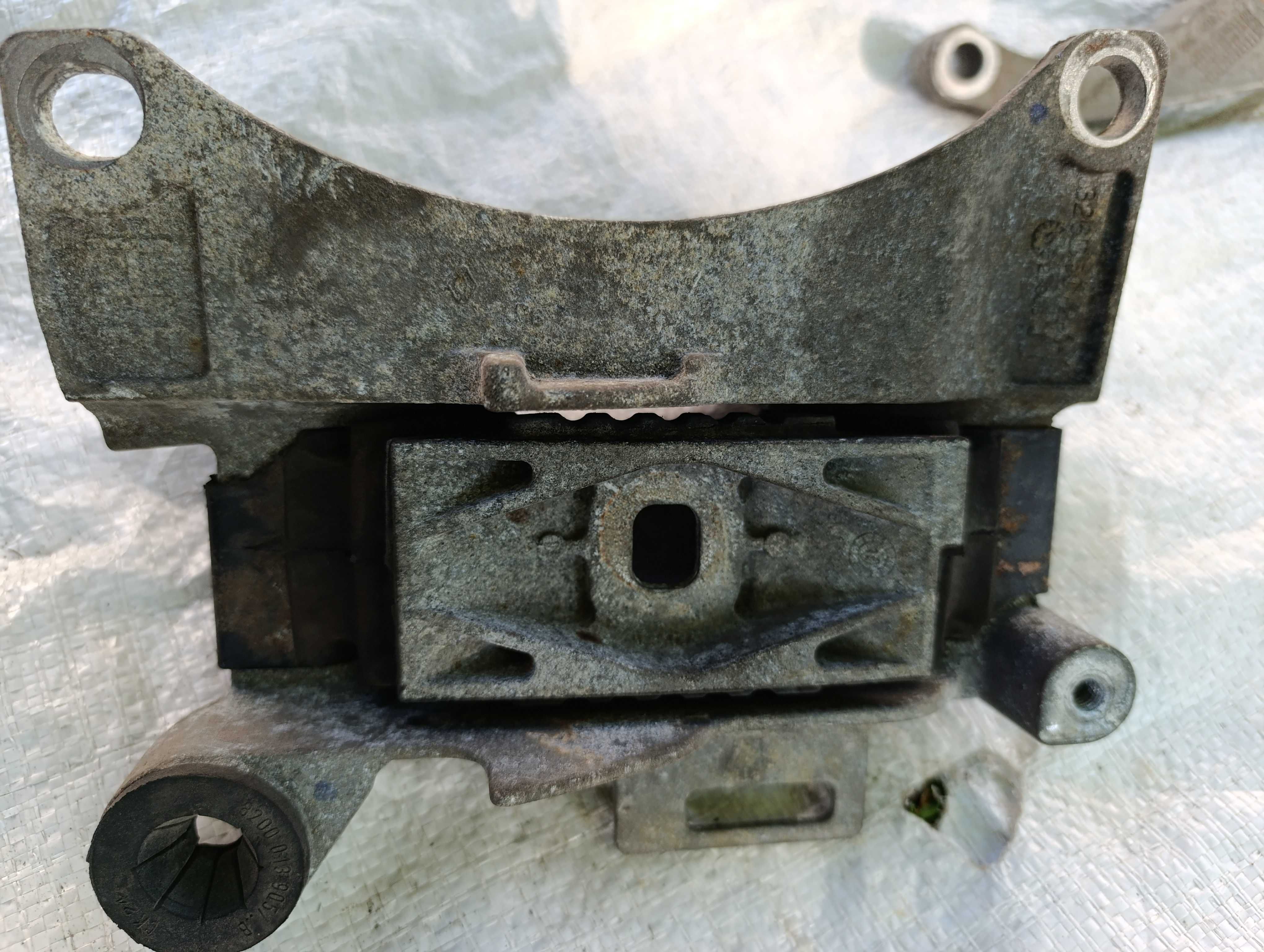 Подушки двигуна та КПП Renault Megane 3, К9К837
