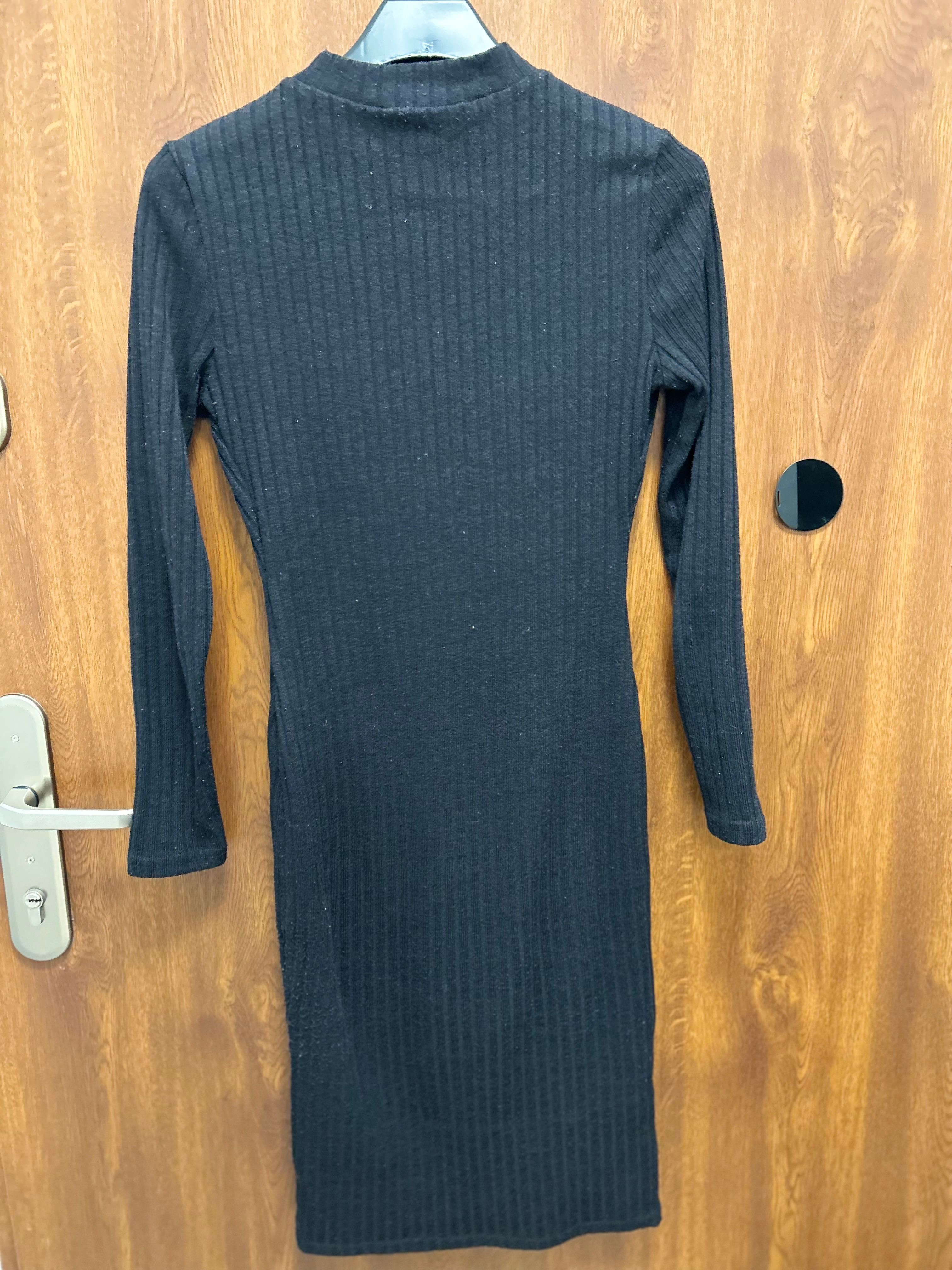 Czarna sweterkowa sukienka