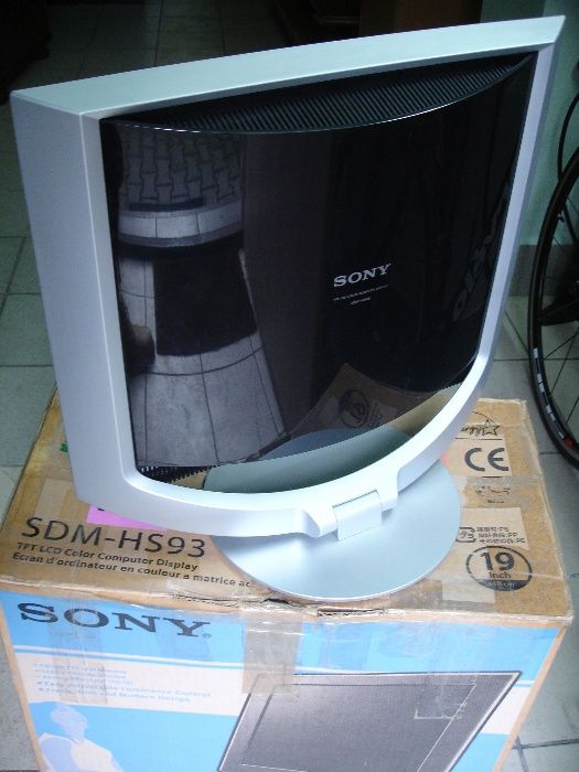 monitor sony 19 SDM-HS93