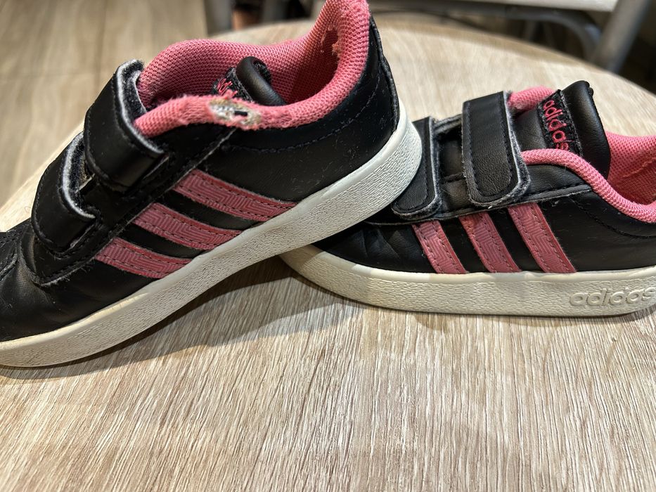 r. 24 Adidas czarne adidasy dla dziewczynki
