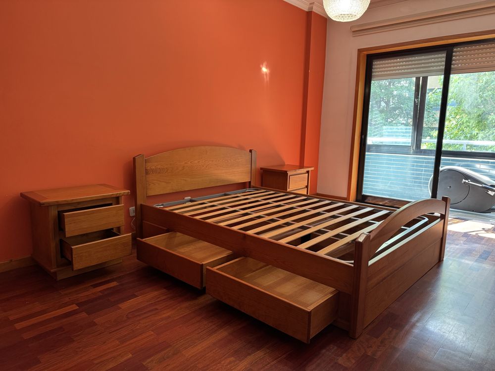 Conjunto de moveis de sala e quartos em pinho maciço
