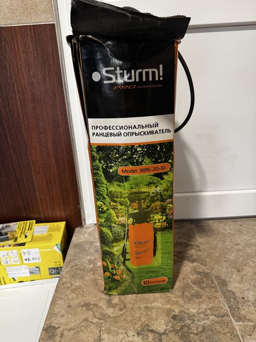 Опрыскиватель 10л с ручным насосом Sturm 3015-20-10
