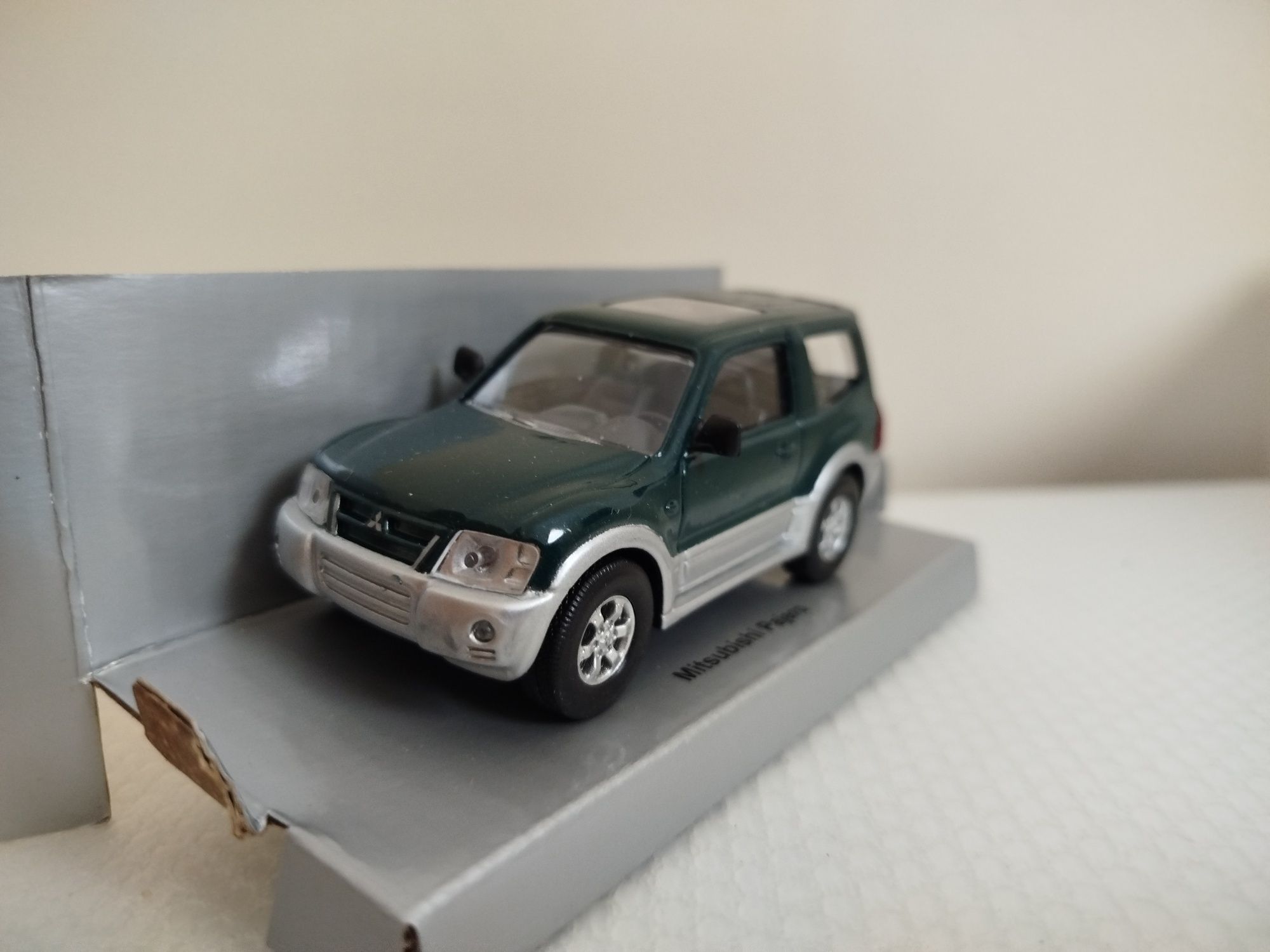 Miniatura Mitsubishi Pajero 1/43 Nova