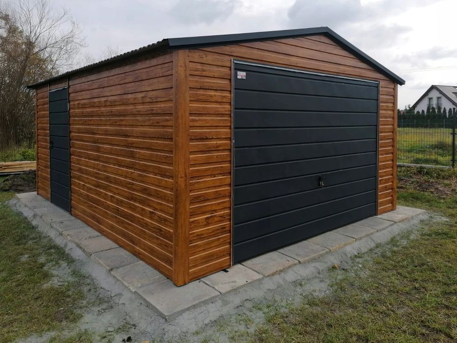 Garaż blaszany pojedynczy 4x5 m -Dach dwuspadowy, Brama uchylna, Drewn