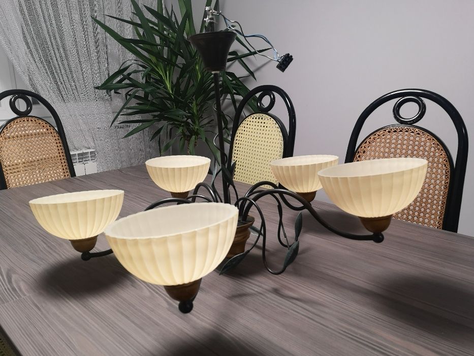 Lampa żyrandol 5 ramienny punktowy metalowy kuty listki liście drewno