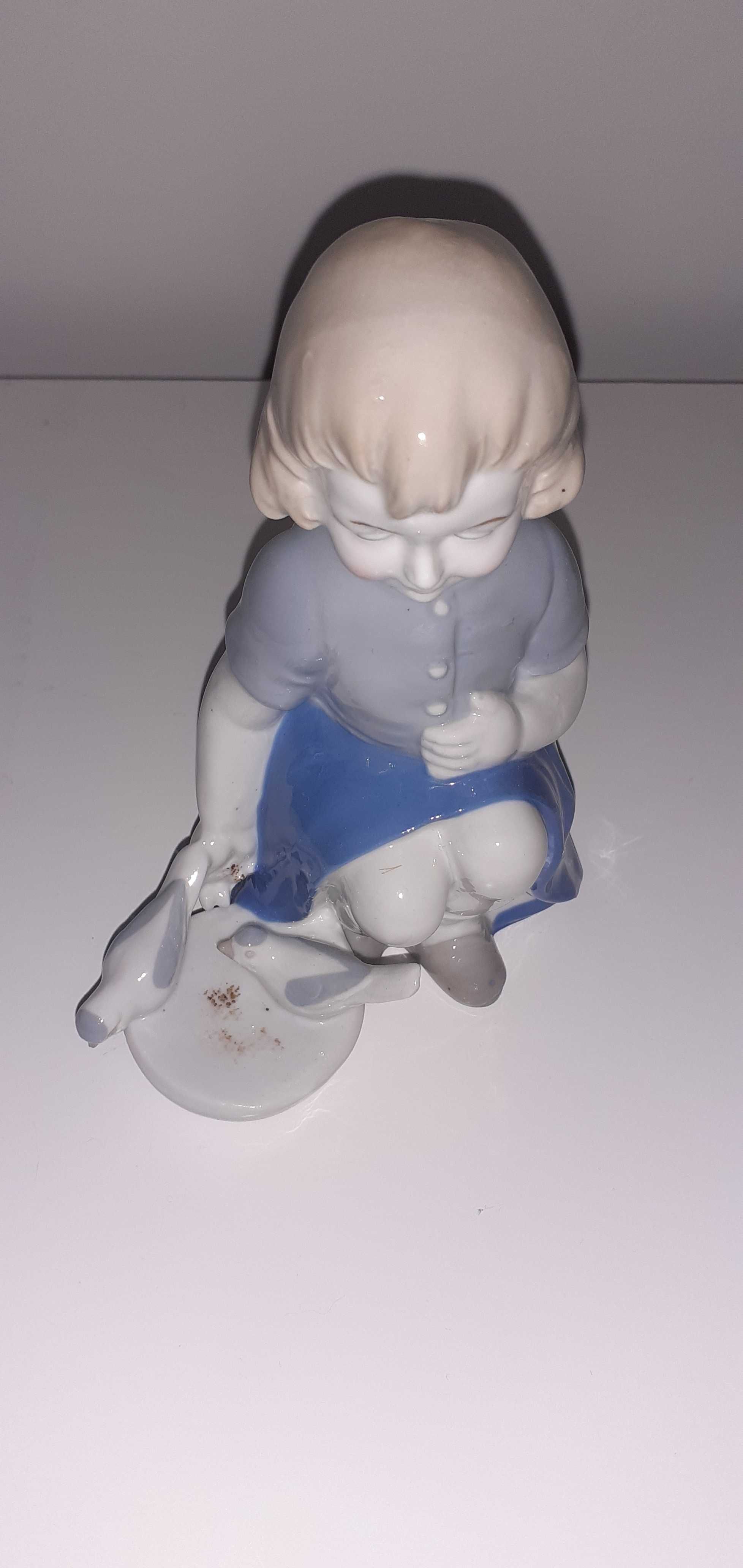 Figurka porcelanowa sygnowana