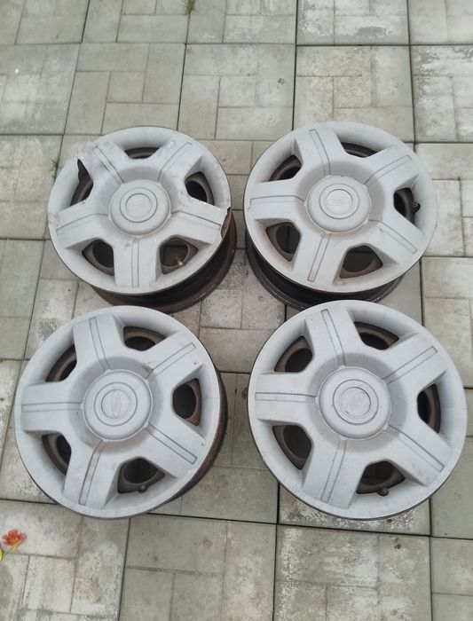 Продам диски на 14 с колпаками