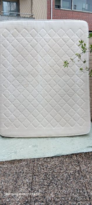Colchão JOMOTEX Queen Size de Molas Ensacadas
