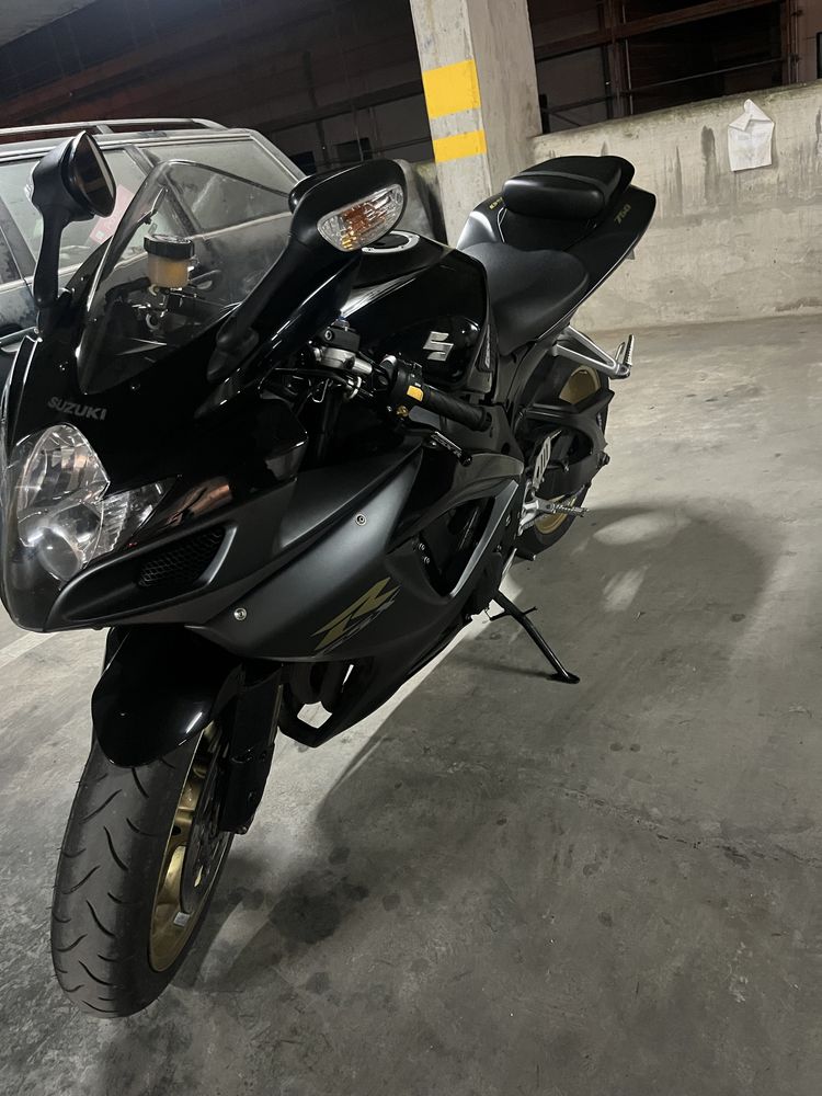 Suzuki GSX-R750 k7