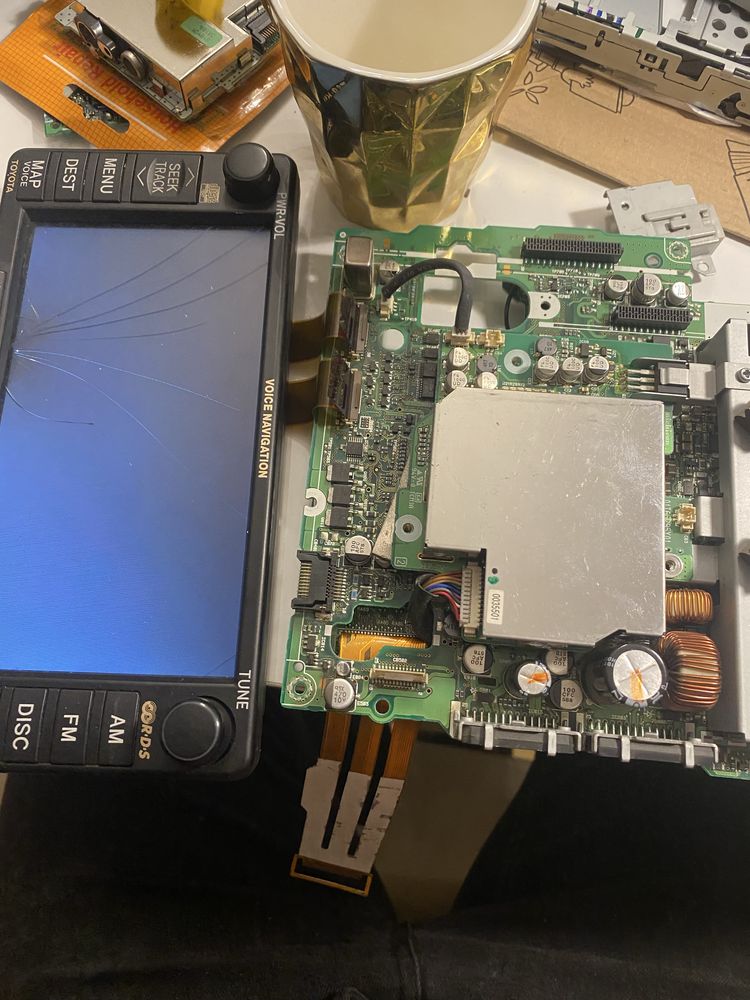 Czesci do radia toyota corolla verso lcd plyta naped