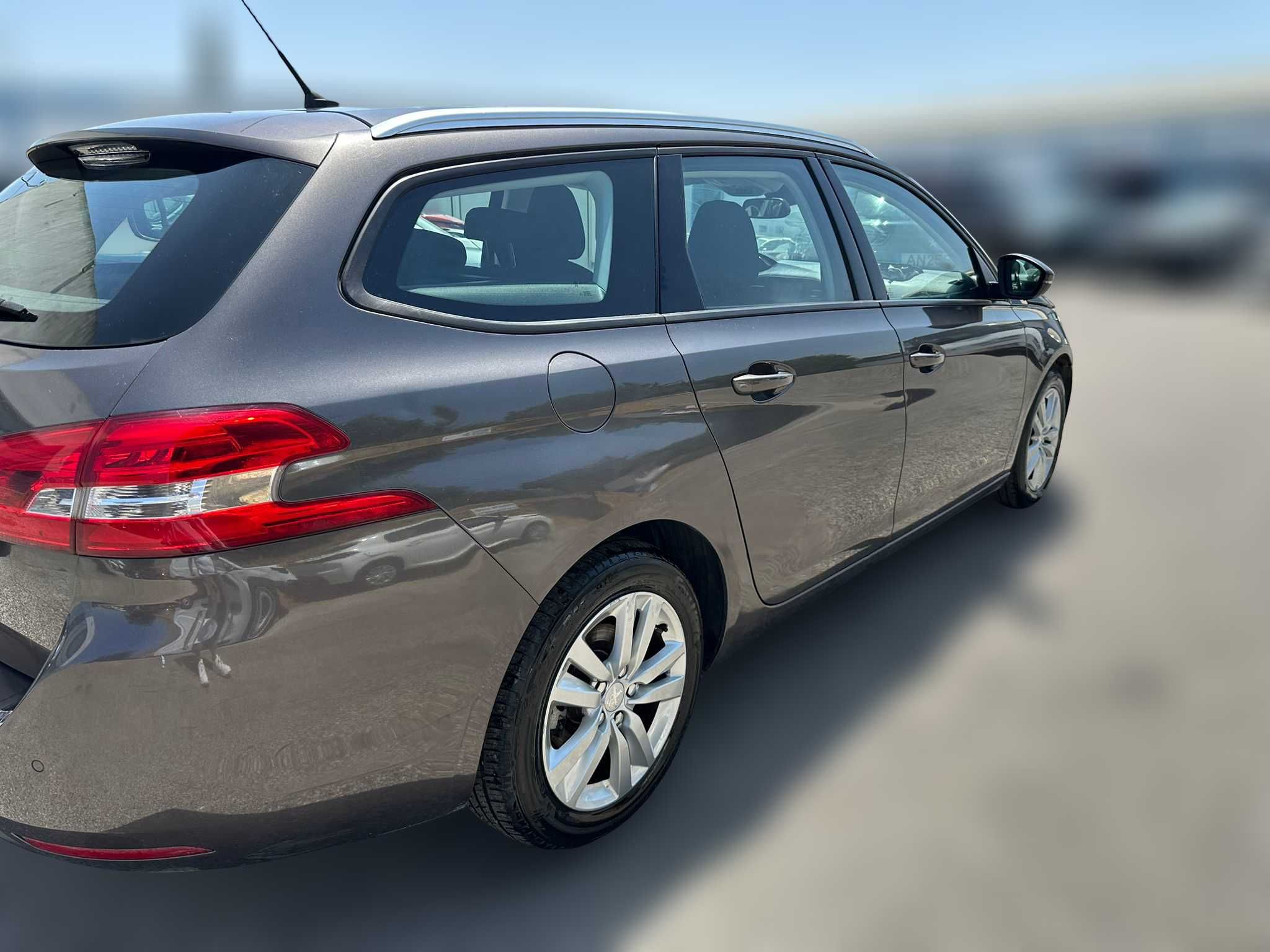 Peugeot 308 SW II 1.6 HDi de 2015 Salvado