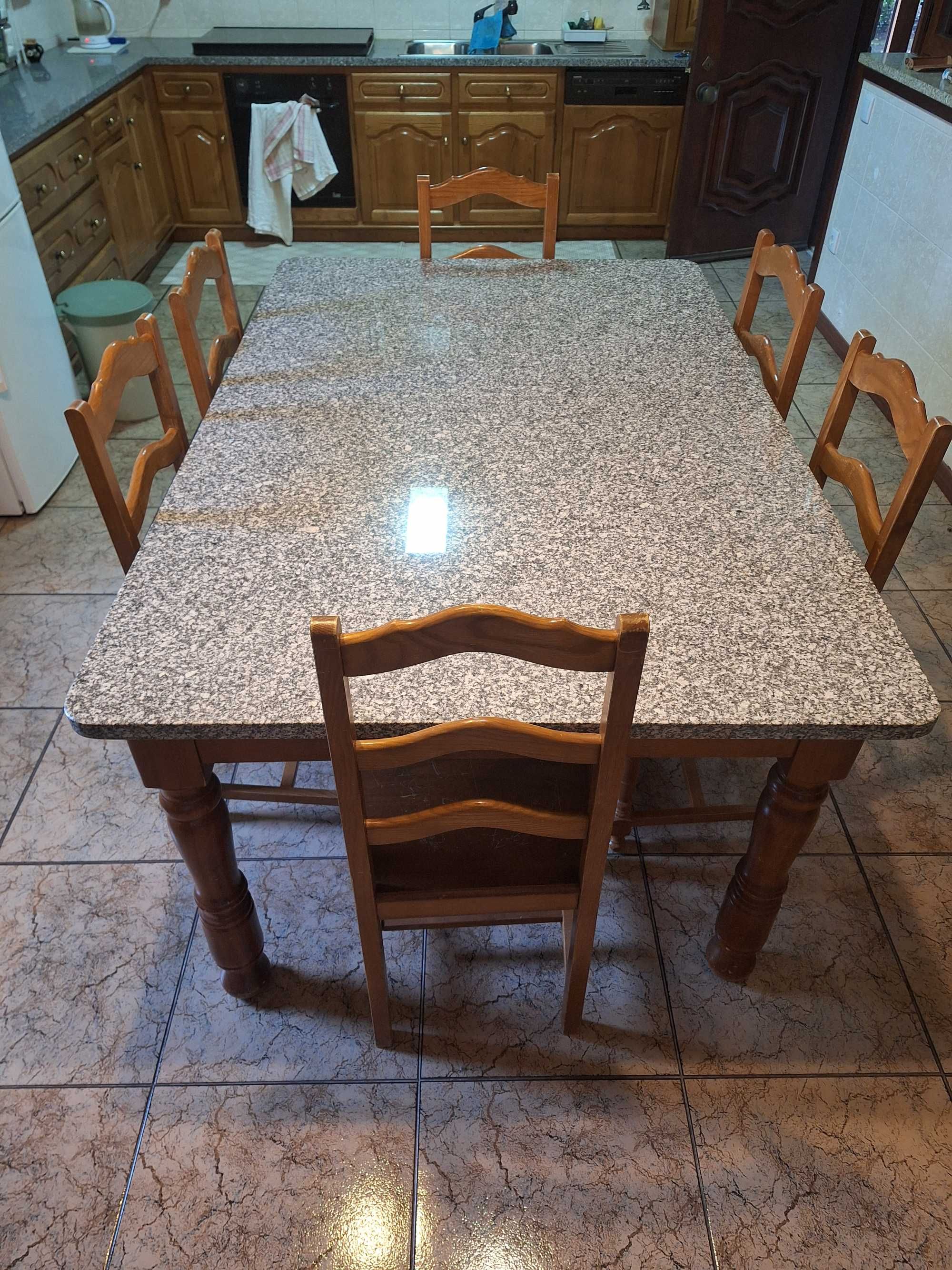 Mesa de cozinha com 6 cadeiras