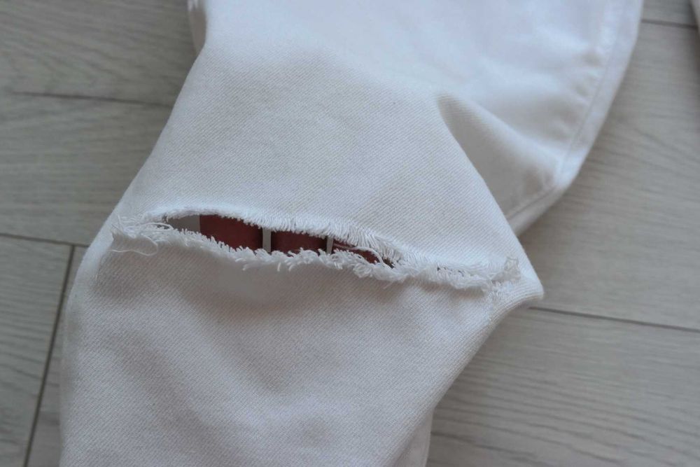 białe spodnie~ jeansy~ rurki~ dziury~ Skinny~ Pimkie r.34/36