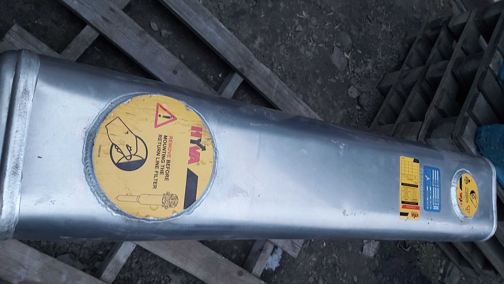 Nowy  aluminiowy porządny zbiornik oleju hydraulicznego  firmy HYVA