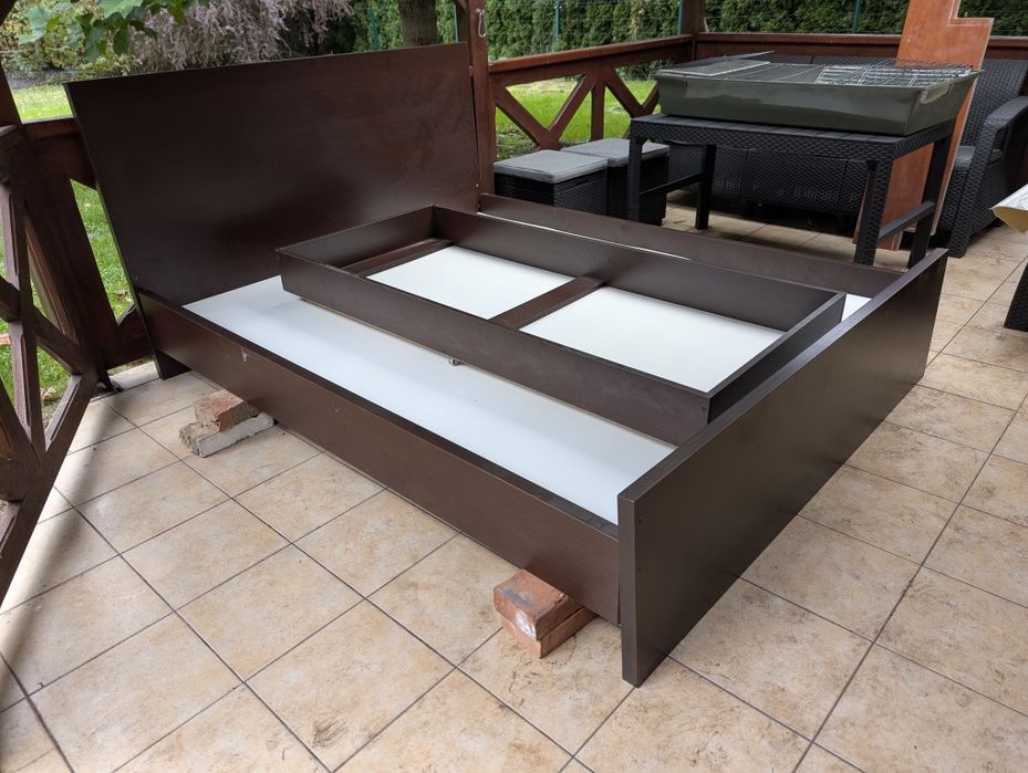 Łóżko 208 x 168 cm, solidne, szuflada na kółkach,  szafka nocna gratis