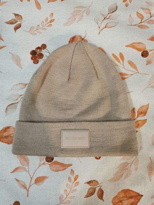 Czapka damska beżowa