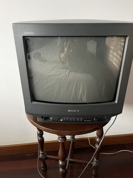 TV Triniton a funcionar com comando