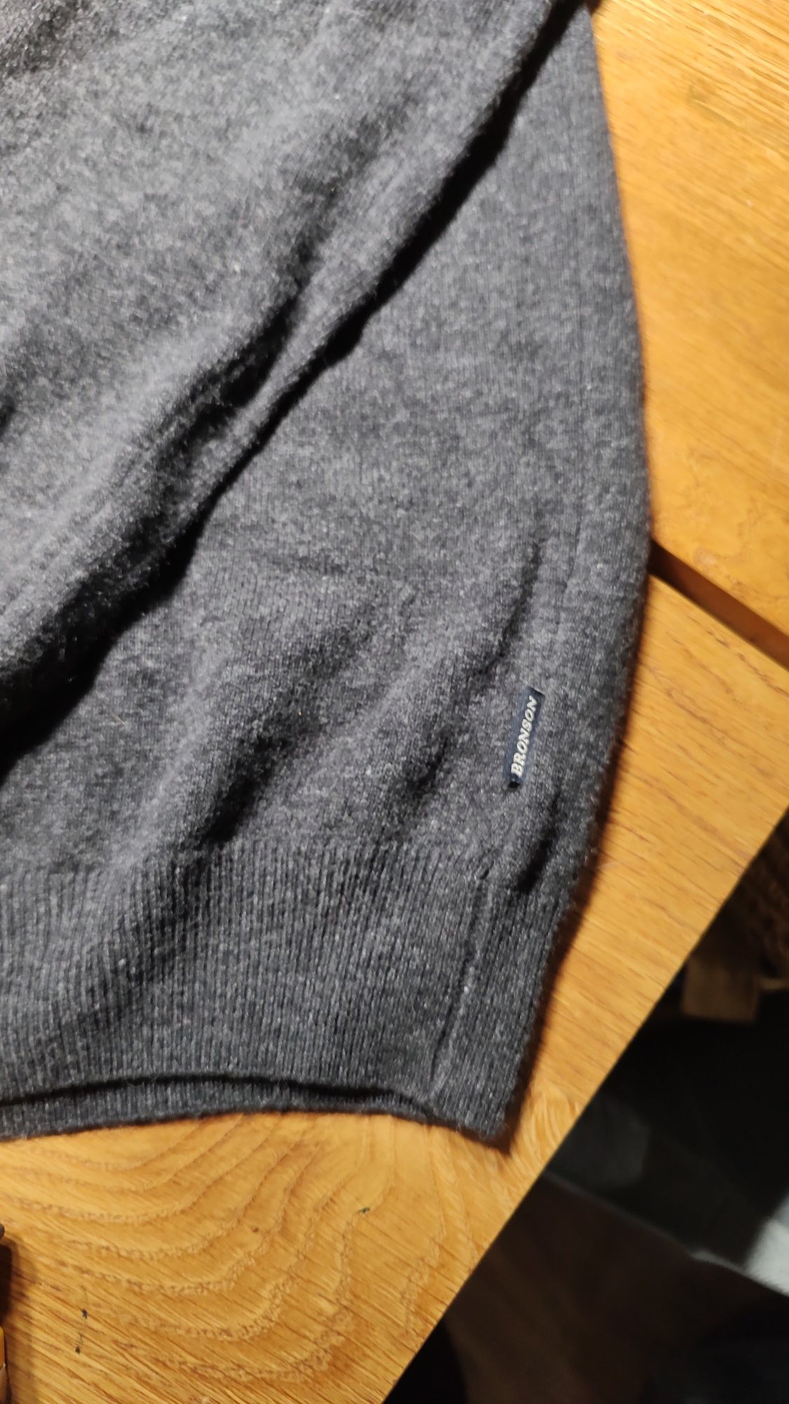 Sweter marki Bronson, 100%welna owcza