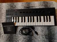 MIDI Keyboard Komplete Kontrol M32