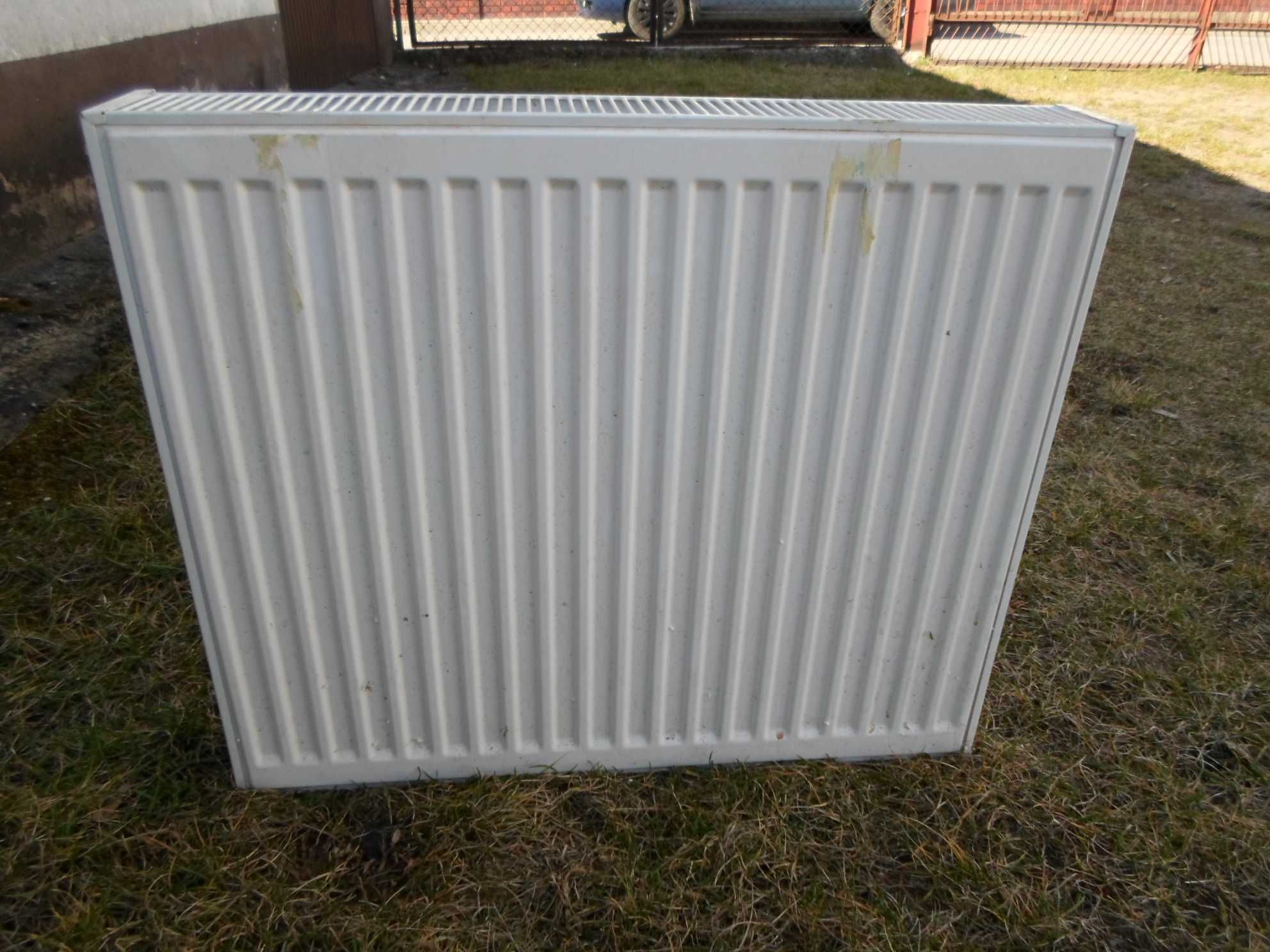 Grzejnik stalowy panelowy V22 600x700x100 dolny
