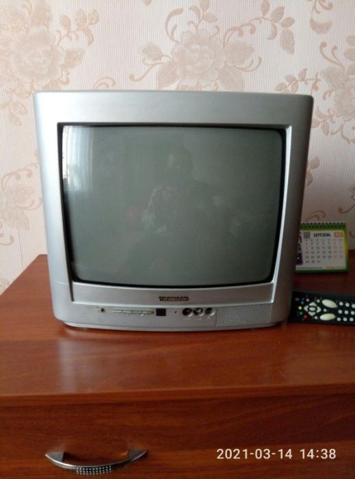 Телевізор з кріпленням на стіну