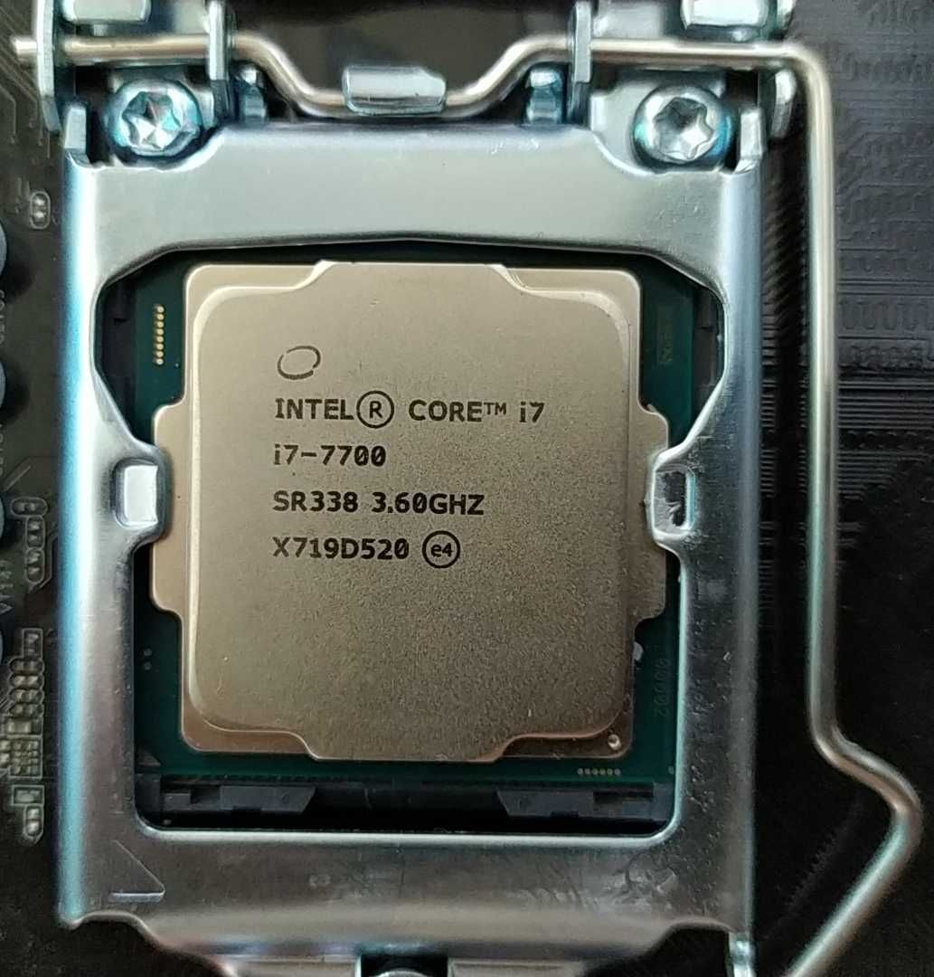Комплект ASRock H110M-DVS R3.0 + Intel Core i7 7700