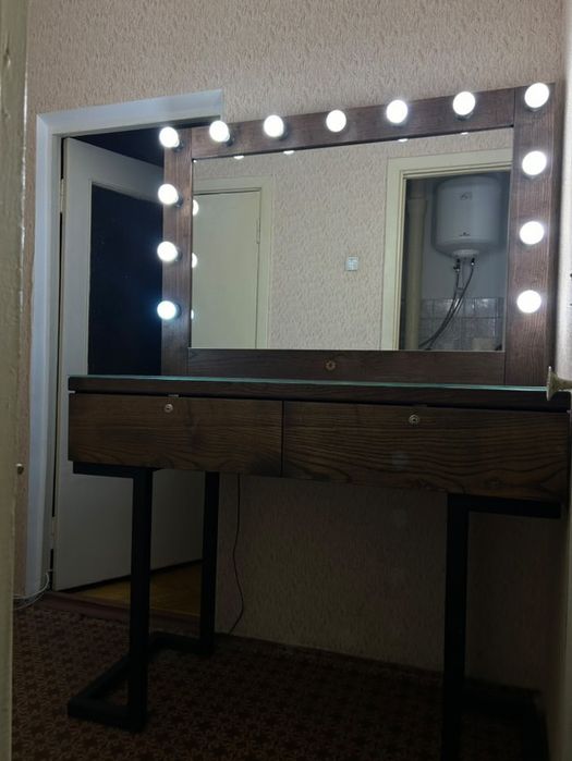 Дзеркало з тумбою з підсвіткою