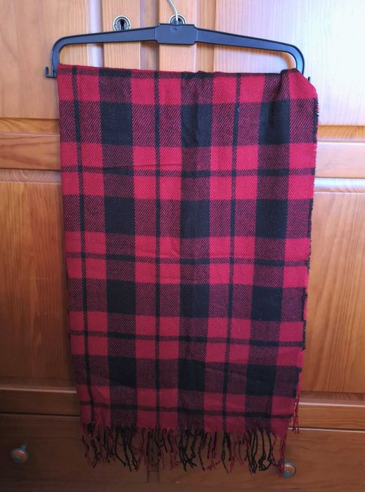 Cachecol vermelho escuro e preto Primark