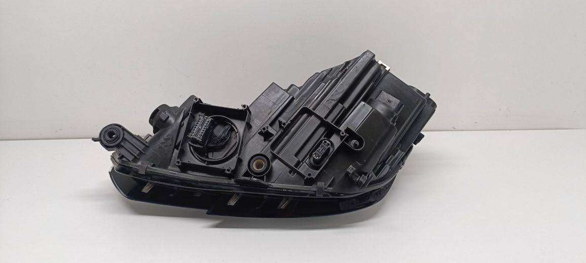 Audi A4 B9 16-19 Lampa Prawa Przednia Matrix