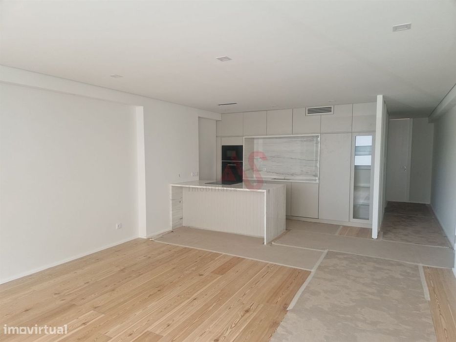 Apartamento T2 no 4. andar em Creixomil, Guimarães