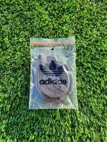 Atacadores cinzentos Adidas
