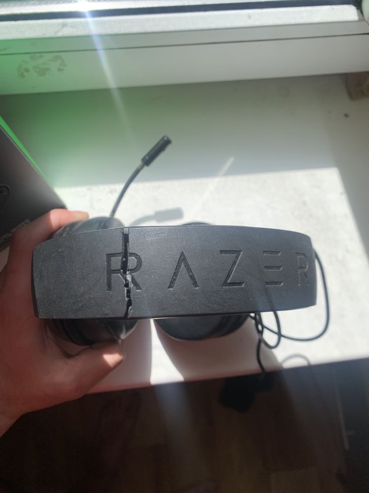 Продам наушники  Razer