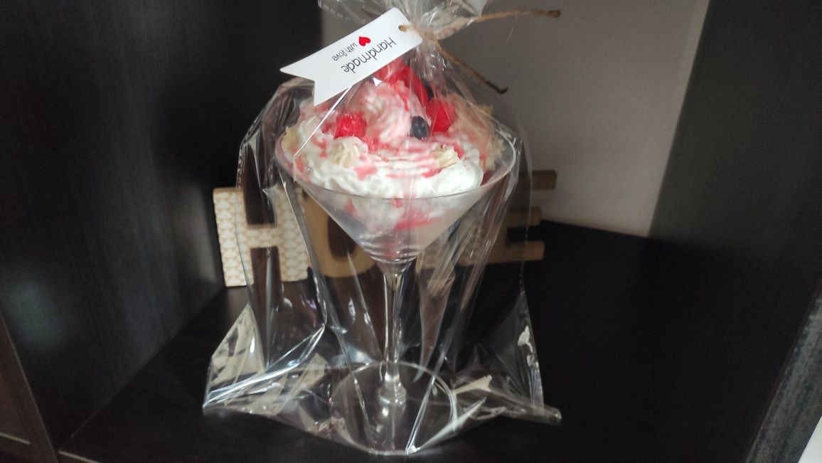 Vela artesanal aromática Frutos do bosque com chantilly