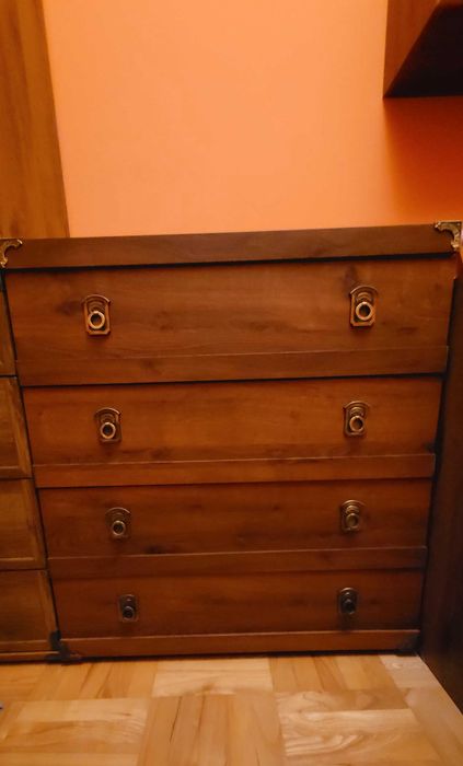 Komoda fregata z czterema szufladami