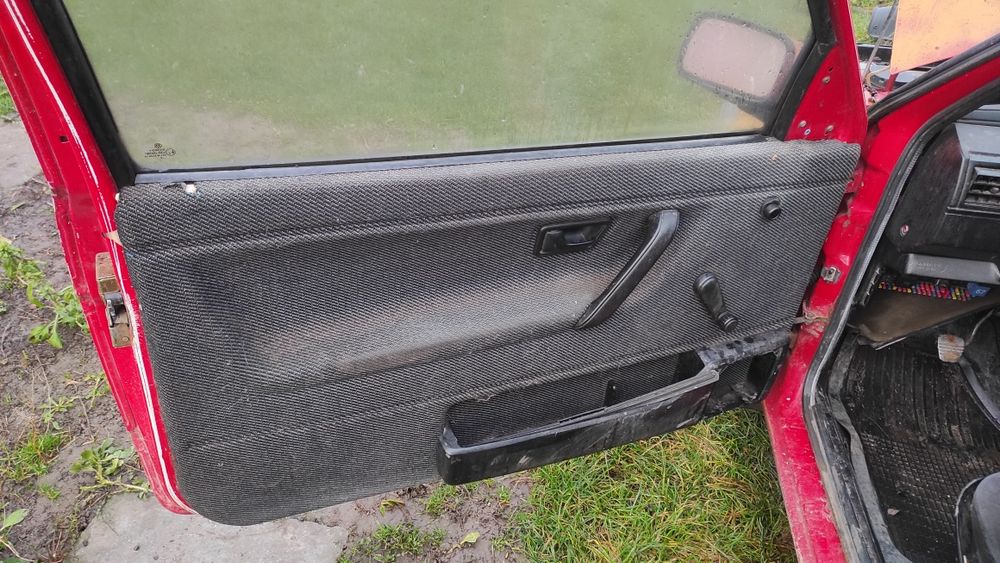 Продам двигун гольф 2.  1.3 бензин. КПП 4.стубка. Е багато запчастин.