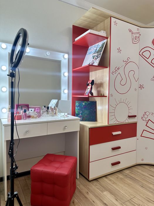 Продам у хорошому стані дитячі меблі як для дівчинки так і для хлопч