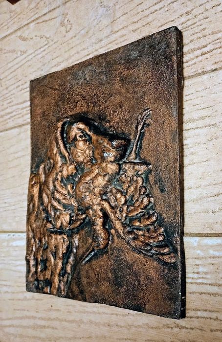 Stary metalowy relief płaskorzeźba psa myśliwskiego