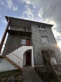 Продаж 3-поверхового будинку Лезневе