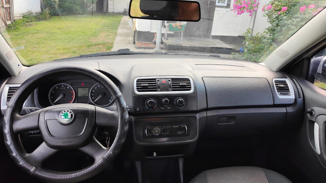 Fabia 2010 офіційна, один власник